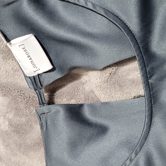 Silk dress - Picture 5 of 9